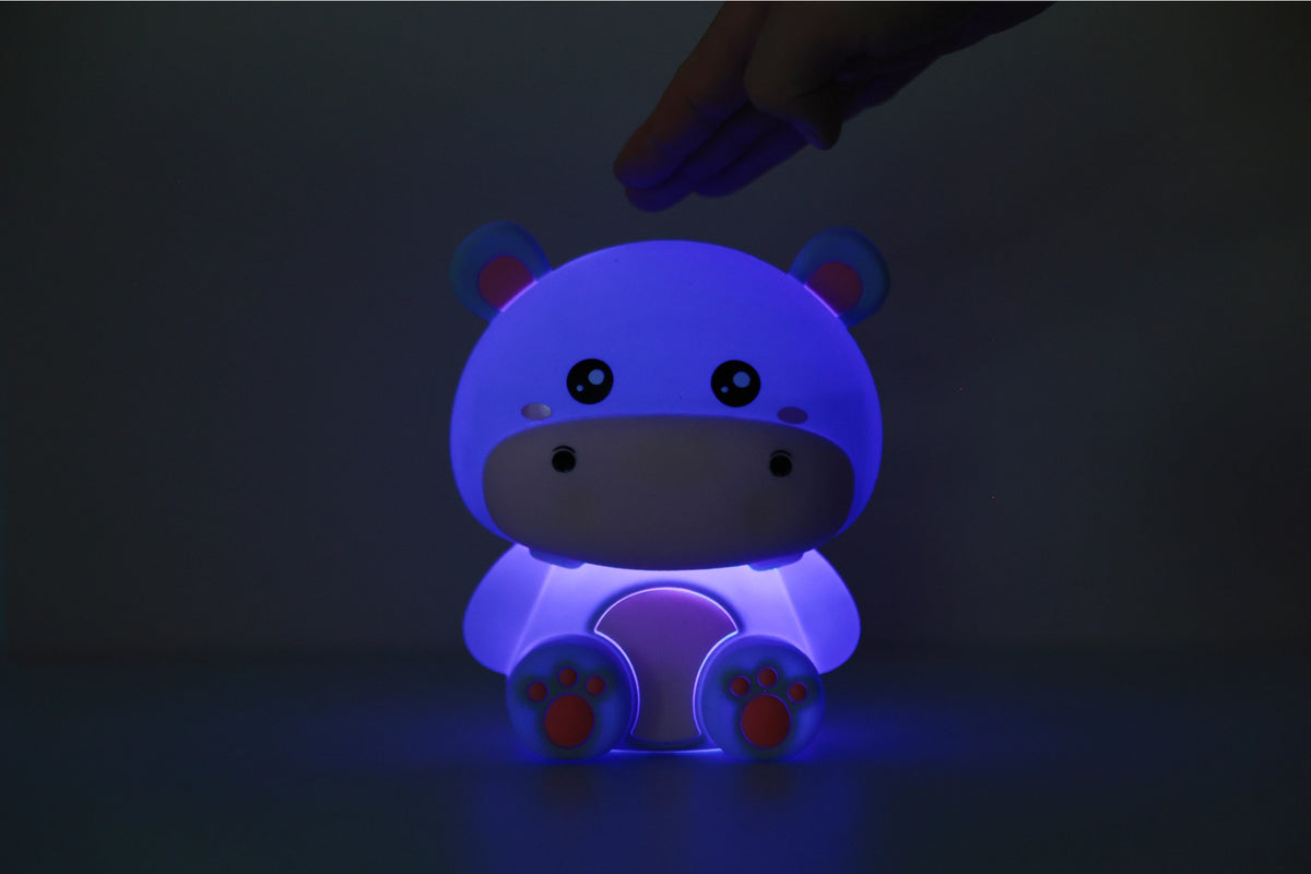 Siliconen Nijlpaard Nachtlampje – Zacht Kinderkamer LED Nachtlampje (10 x 13,2 x 16 cm) – Lief Hiipolampje & Sfeervol Cadeau