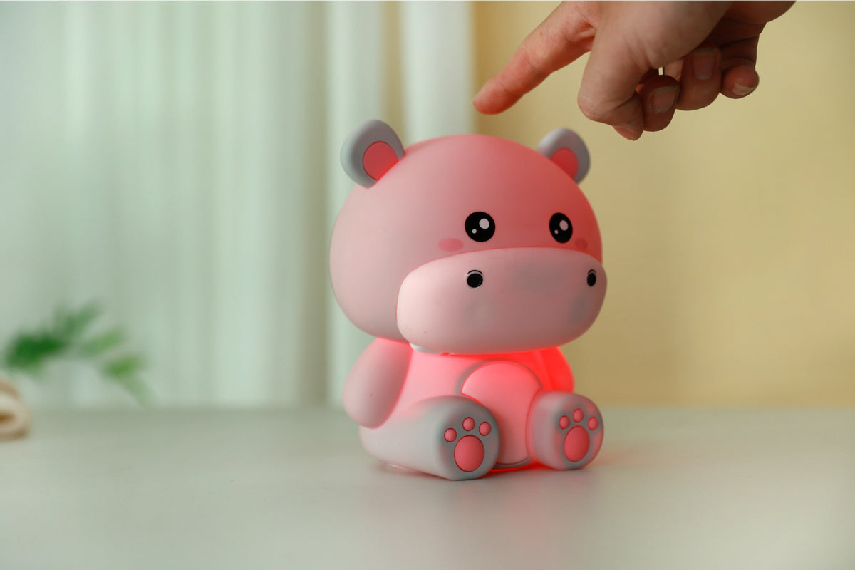 Siliconen Nijlpaard Nachtlampje – Zacht Kinderkamer LED Nachtlampje (10 x 13,2 x 16 cm) – Lief Hiipolampje & Sfeervol Cadeau