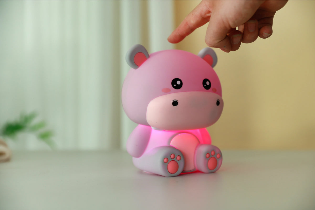 Siliconen Nijlpaard Nachtlampje – Zacht Kinderkamer LED Nachtlampje (10 x 13,2 x 16 cm) – Lief Hiipolampje & Sfeervol Cadeau
