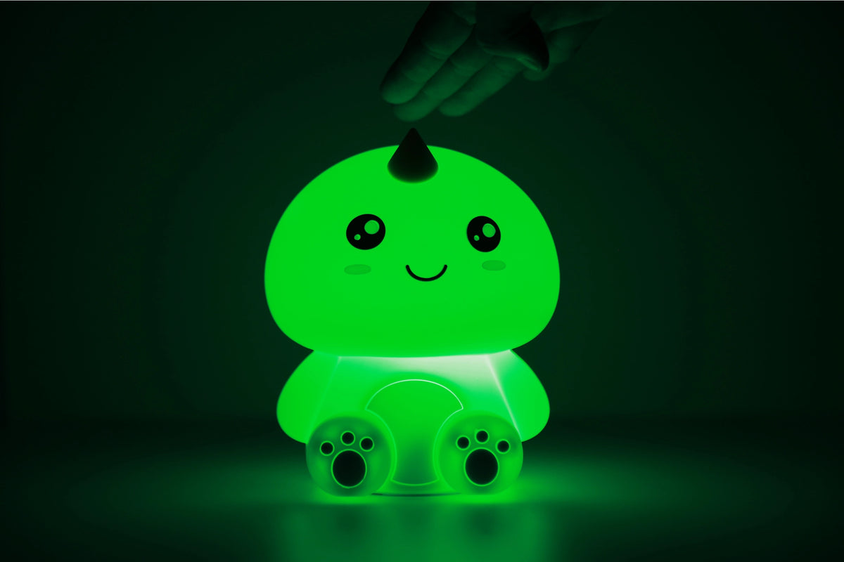 Hello Dino Nachtlampje – Zacht Kinderkamer LED Nachtlampje (10 x 13,2 x 16 cm) – Stoere Dinosaurus Lamp & Sfeervol Cadeau