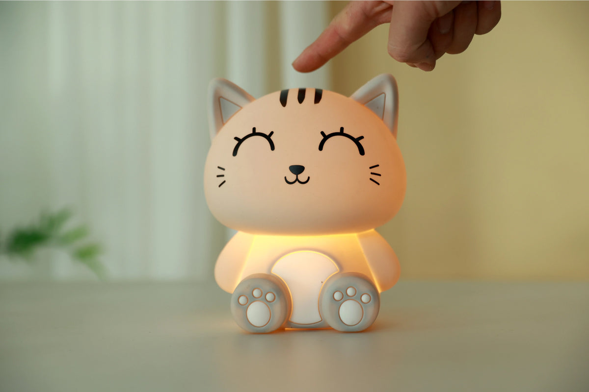 Siliconen Kat Nachtlampje Grijs – Zacht Kinderkamer LED Nachtlampje (10 x 13,2 x 16 cm) – Schattig Cadeau & Sfeerverlichting