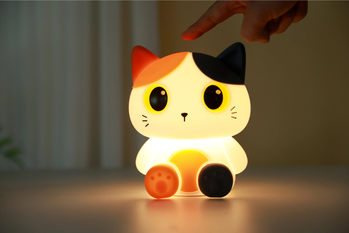 Oranje siliconen nachtlampje voor kinderen, zacht LED licht, schattig ontwerp, geschikt voor kinderkamer, door Creasowl
