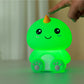 Hello Dino Nachtlampje – Zacht Kinderkamer LED Nachtlampje (10 x 13,2 x 16 cm) – Stoere Dinosaurus Lamp & Sfeervol Cadeau