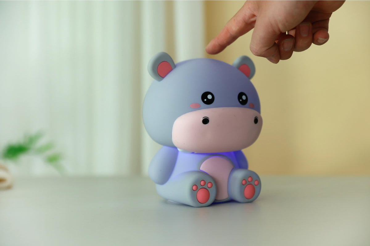 Siliconen Nijlpaard Nachtlampje – Zacht Kinderkamer LED Nachtlampje (10 x 13,2 x 16 cm) – Lief Hiipolampje & Sfeervol Cadeau
