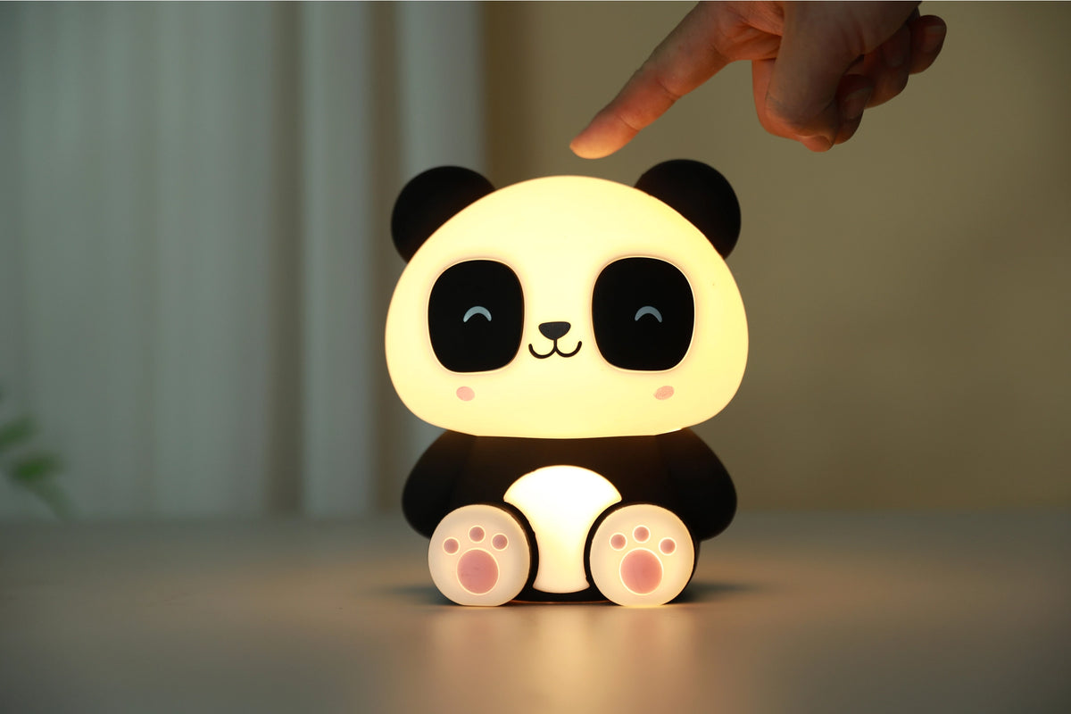Siliconen panda nachtlamp van Creasowl, zachte LED kinderlamp met schattig panda ontwerp, geschikt voor baby en kinderkamer.