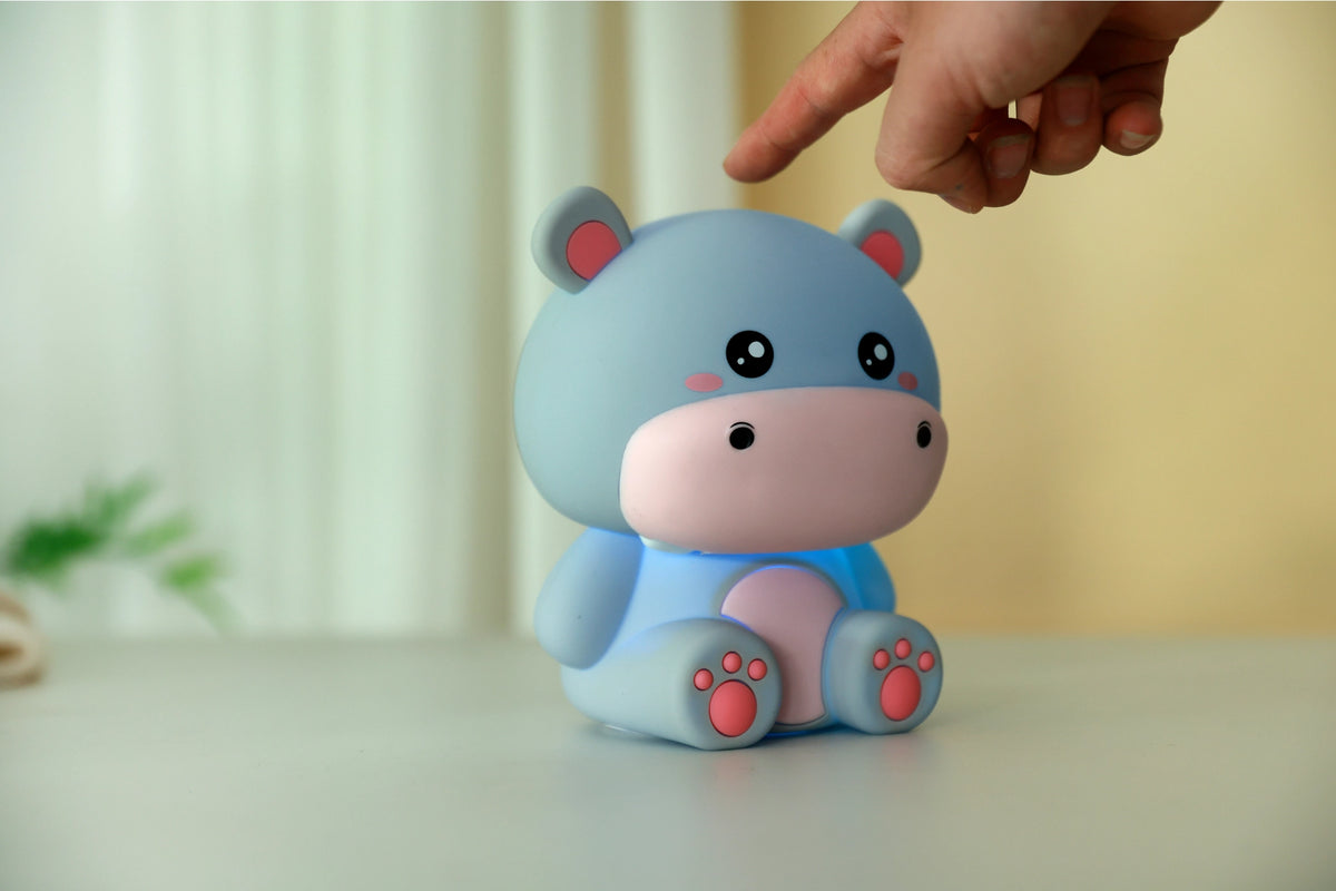 Siliconen Nijlpaard Nachtlampje – Zacht Kinderkamer LED Nachtlampje (10 x 13,2 x 16 cm) – Lief Hiipolampje & Sfeervol Cadeau