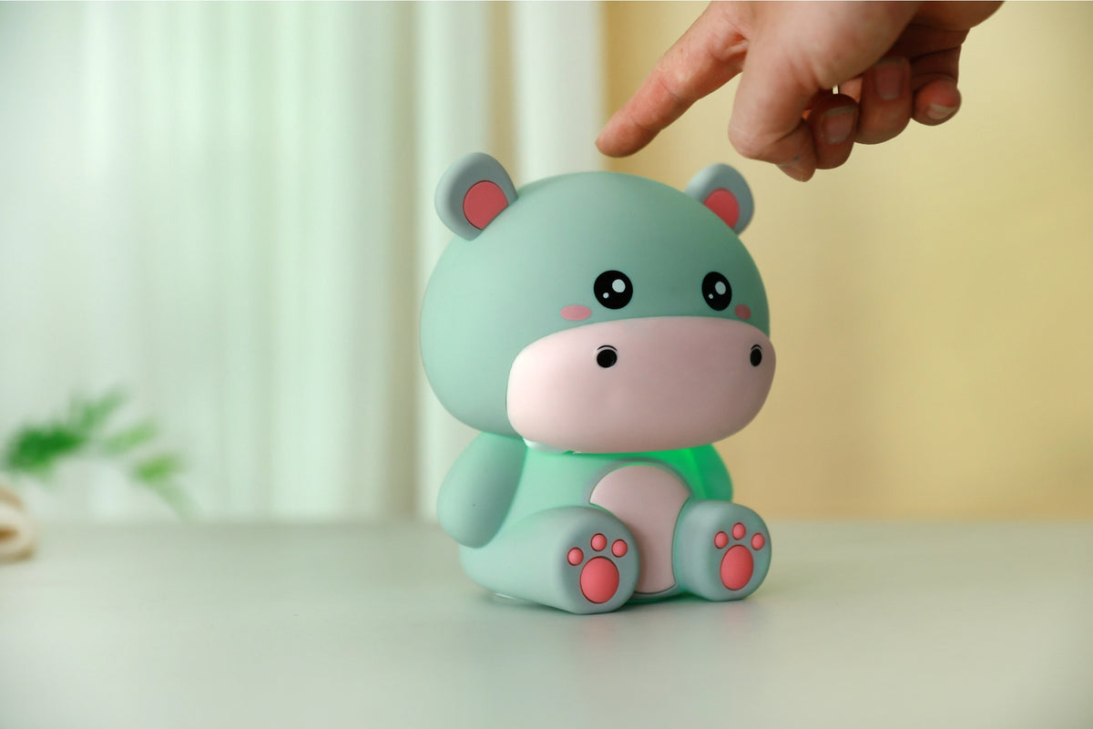 Siliconen Nijlpaard Nachtlampje – Zacht Kinderkamer LED Nachtlampje (10 x 13,2 x 16 cm) – Lief Hiipolampje & Sfeervol Cadeau