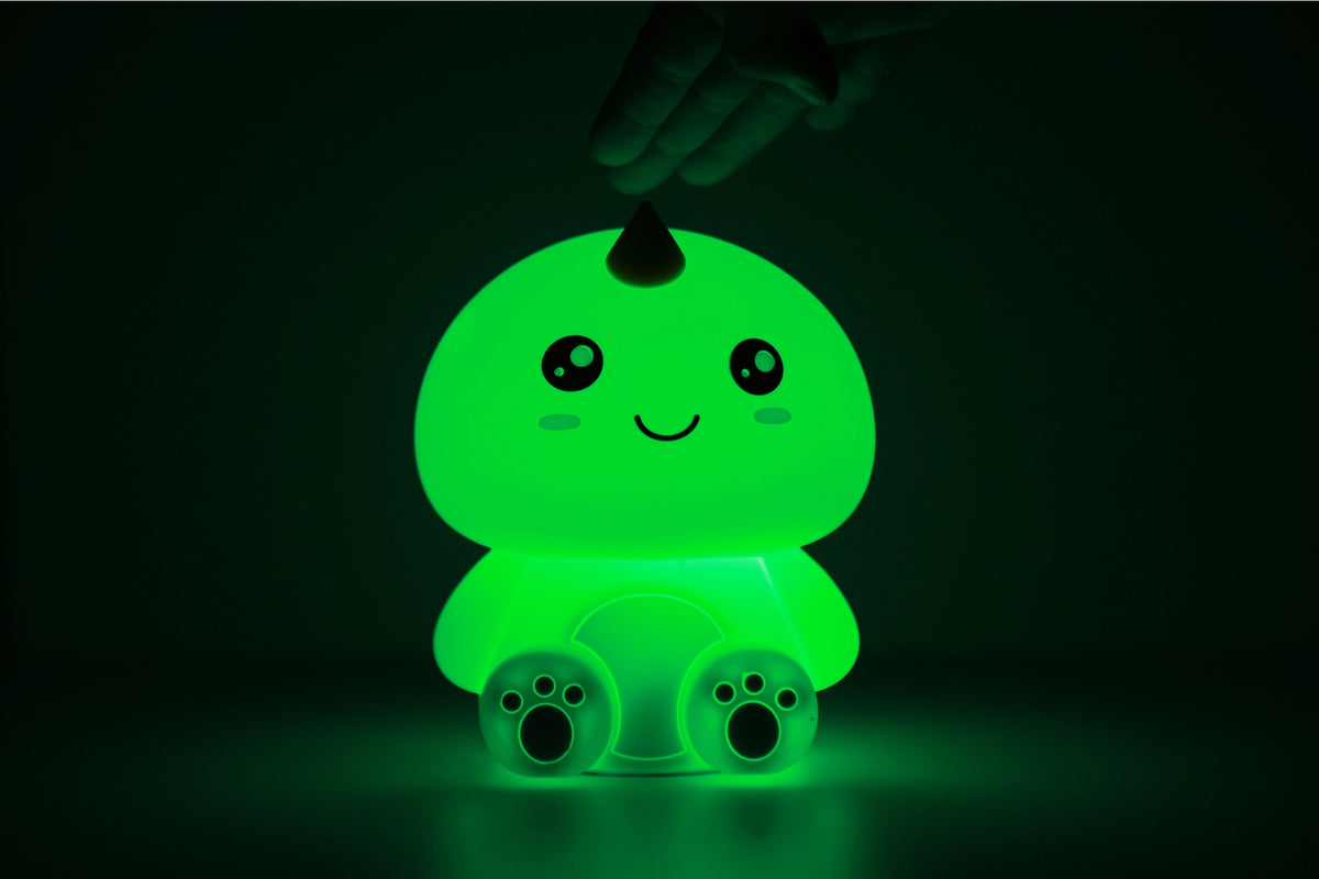 Hello Dino Nachtlampje – Zacht Kinderkamer LED Nachtlampje (10 x 13,2 x 16 cm) – Stoere Dinosaurus Lamp & Sfeervol Cadeau