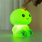Hello Dino Nachtlampje – Zacht Kinderkamer LED Nachtlampje (10 x 13,2 x 16 cm) – Stoere Dinosaurus Lamp & Sfeervol Cadeau