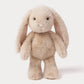 Zacht pluche knuffelkonijn Lily van Creasowl, 25 cm, met glitterogen en fluwelige vacht in diverse kleuren, liggend op een witte achtergrond.