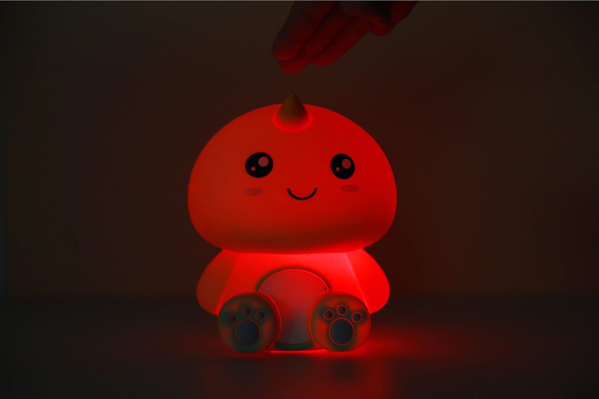 Hello Dino Nachtlampje – Zacht Kinderkamer LED Nachtlampje (10 x 13,2 x 16 cm) – Stoere Dinosaurus Lamp & Sfeervol Cadeau