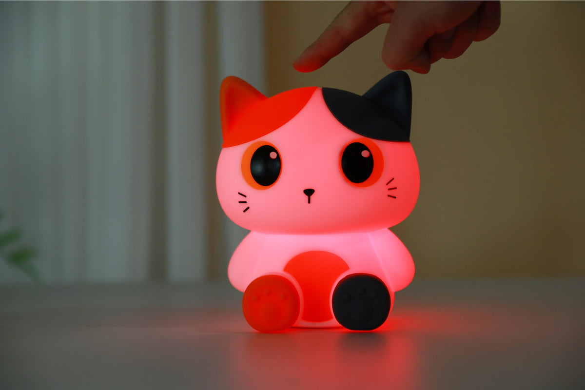 Oranje siliconen nachtlampje voor kinderen van Creasowl, zacht licht en schattig ontwerp voor in de kinderkamer.