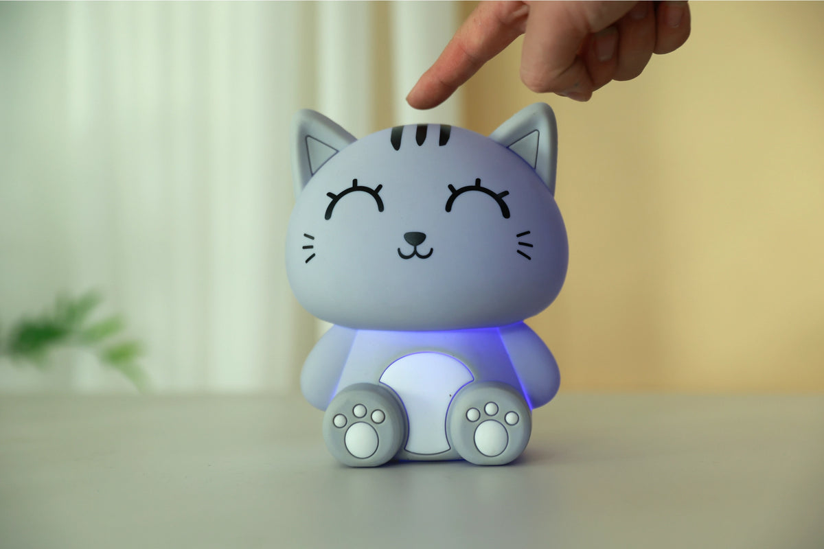 Siliconen Kat Nachtlampje Grijs – Zacht Kinderkamer LED Nachtlampje (10 x 13,2 x 16 cm) – Schattig Cadeau & Sfeerverlichting