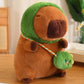 Creasowl Dinosaurus Capybara Knuffel – Schattige Capybara met Mutsje en Tasje - 25cm