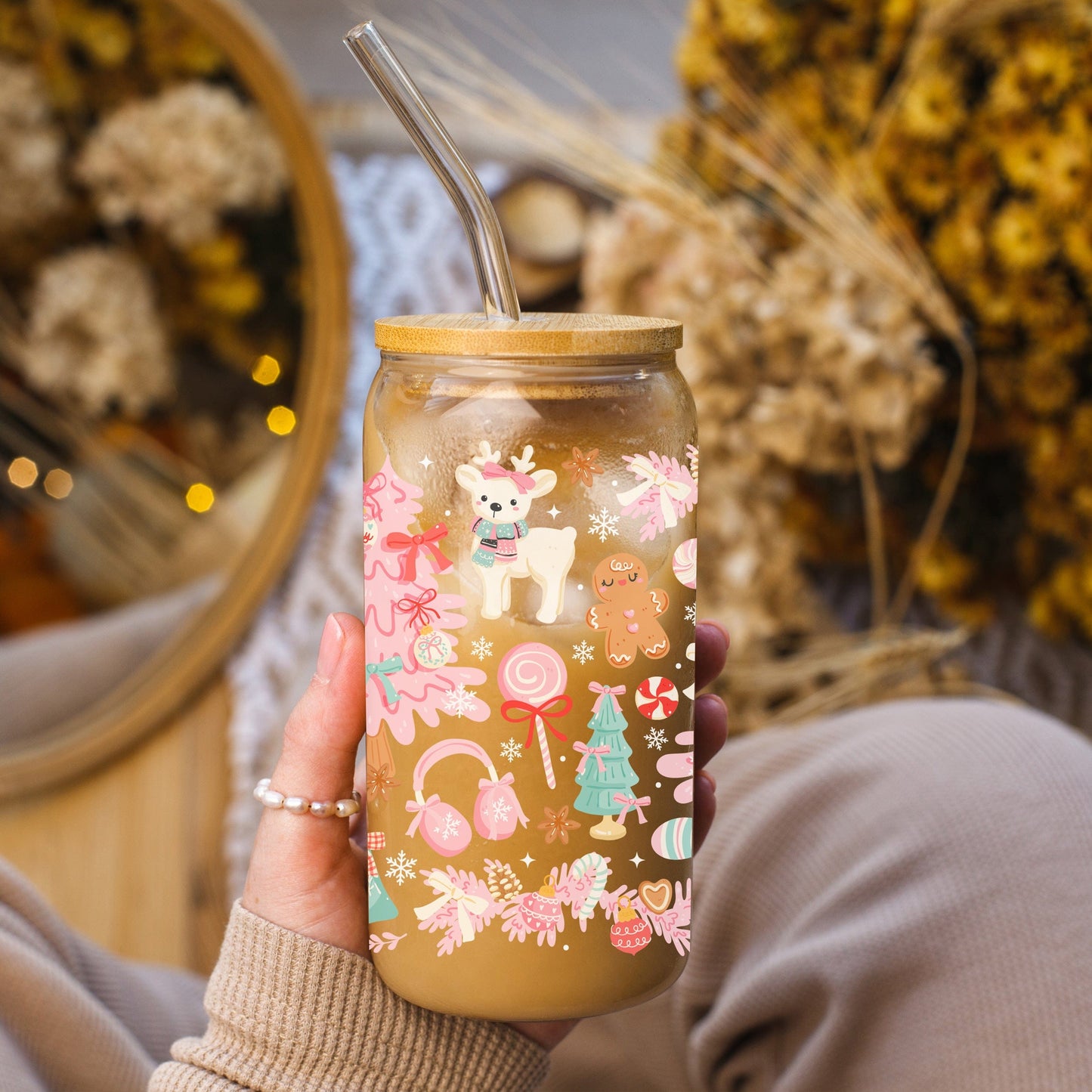 Creasowl Pastel Christmas Glazen Koffiebeker met Deksel en Glazen Rietje – 500ml