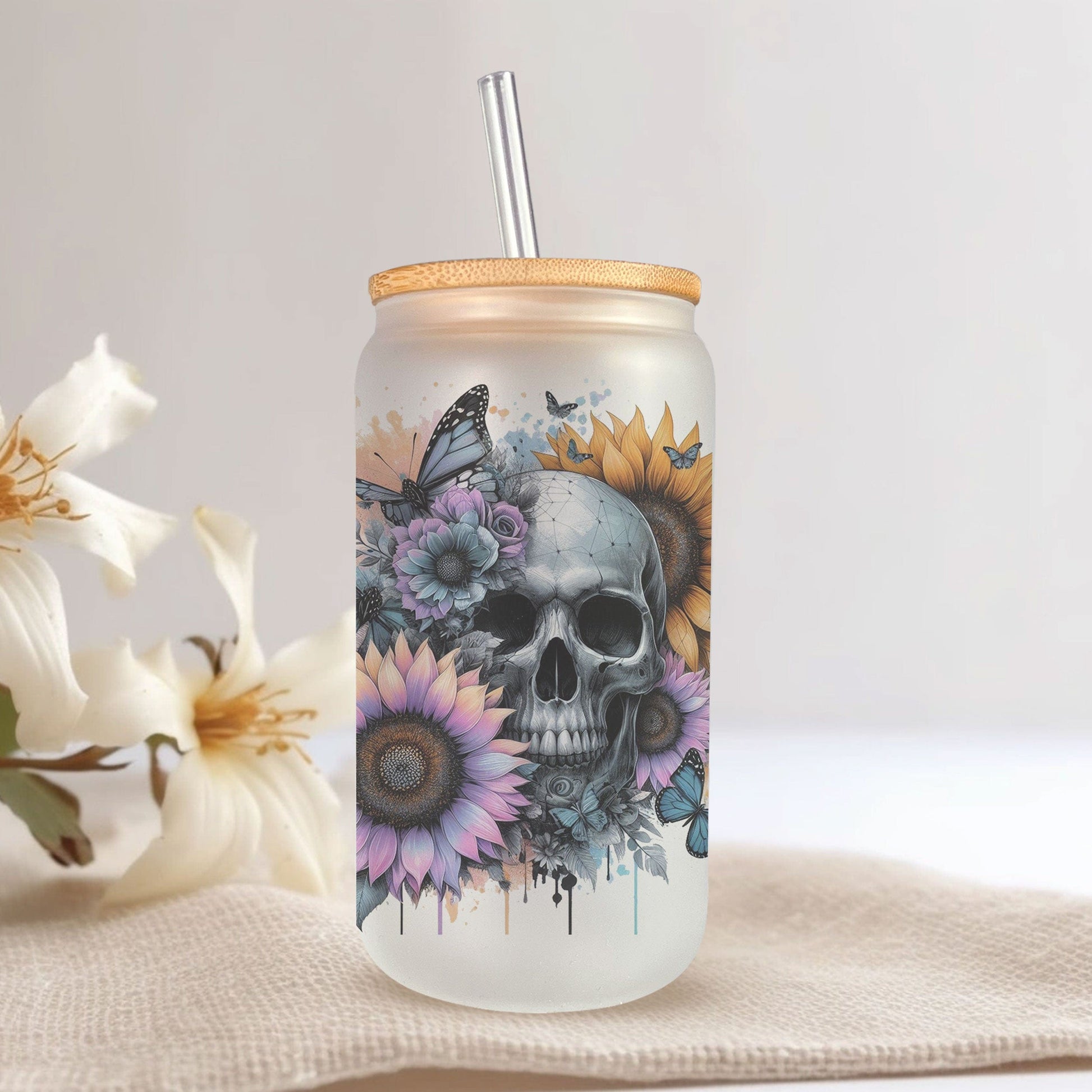 Creasowl Witglazen Skull Drinkbeker met Bloemen – 500ml – Met Deksel & Glazen Rietje – Koffiebeker, Smoothiebeker, IJskoffie Glas – Herbruikbare Drinkmok