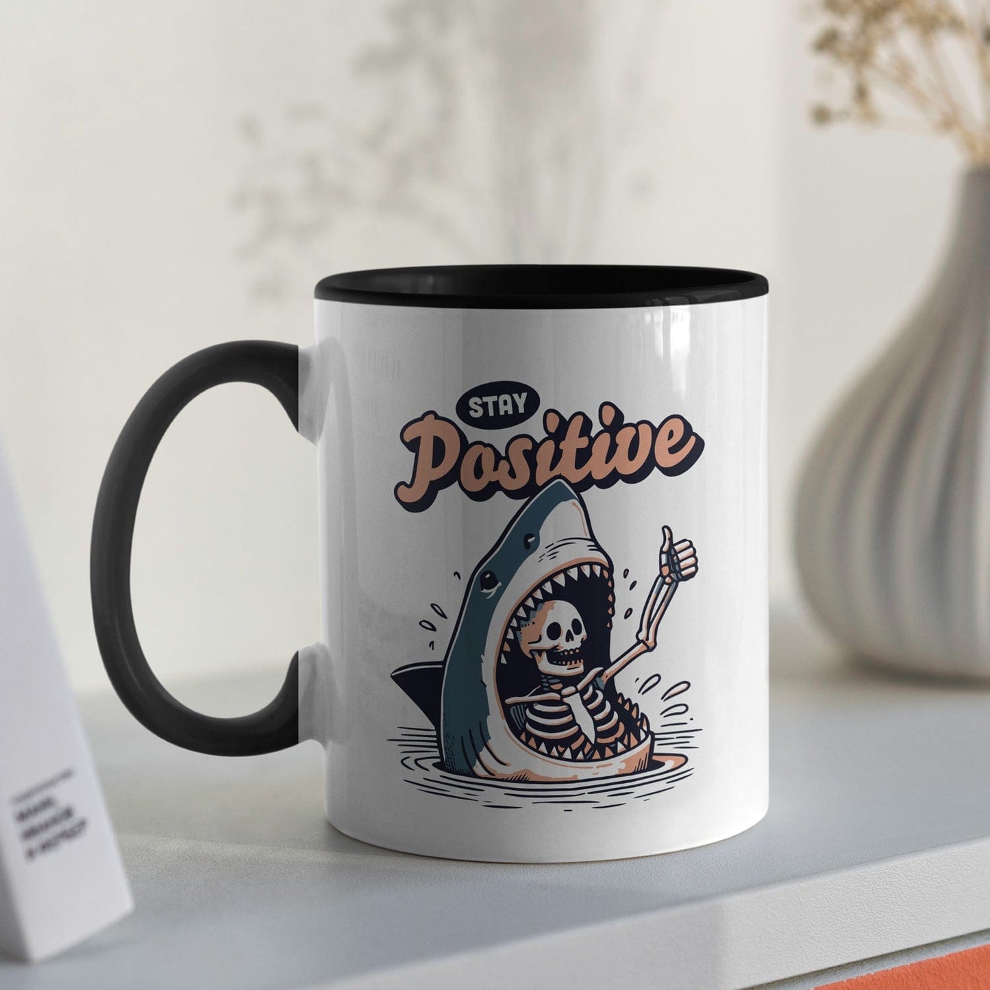 Grappige Stay Positive koffiemok met spreuk