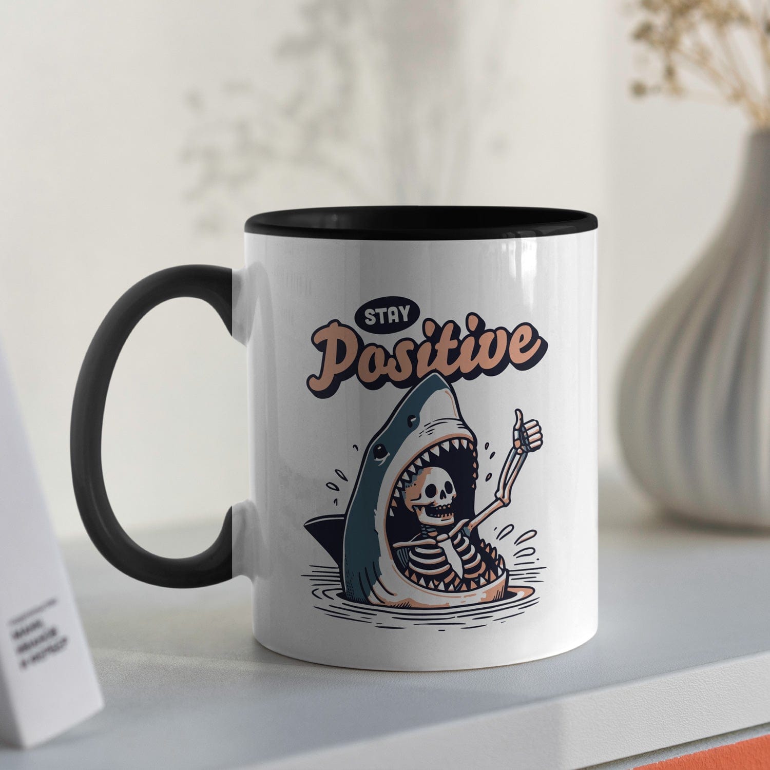 Grappige Stay Positive koffiemok met spreuk