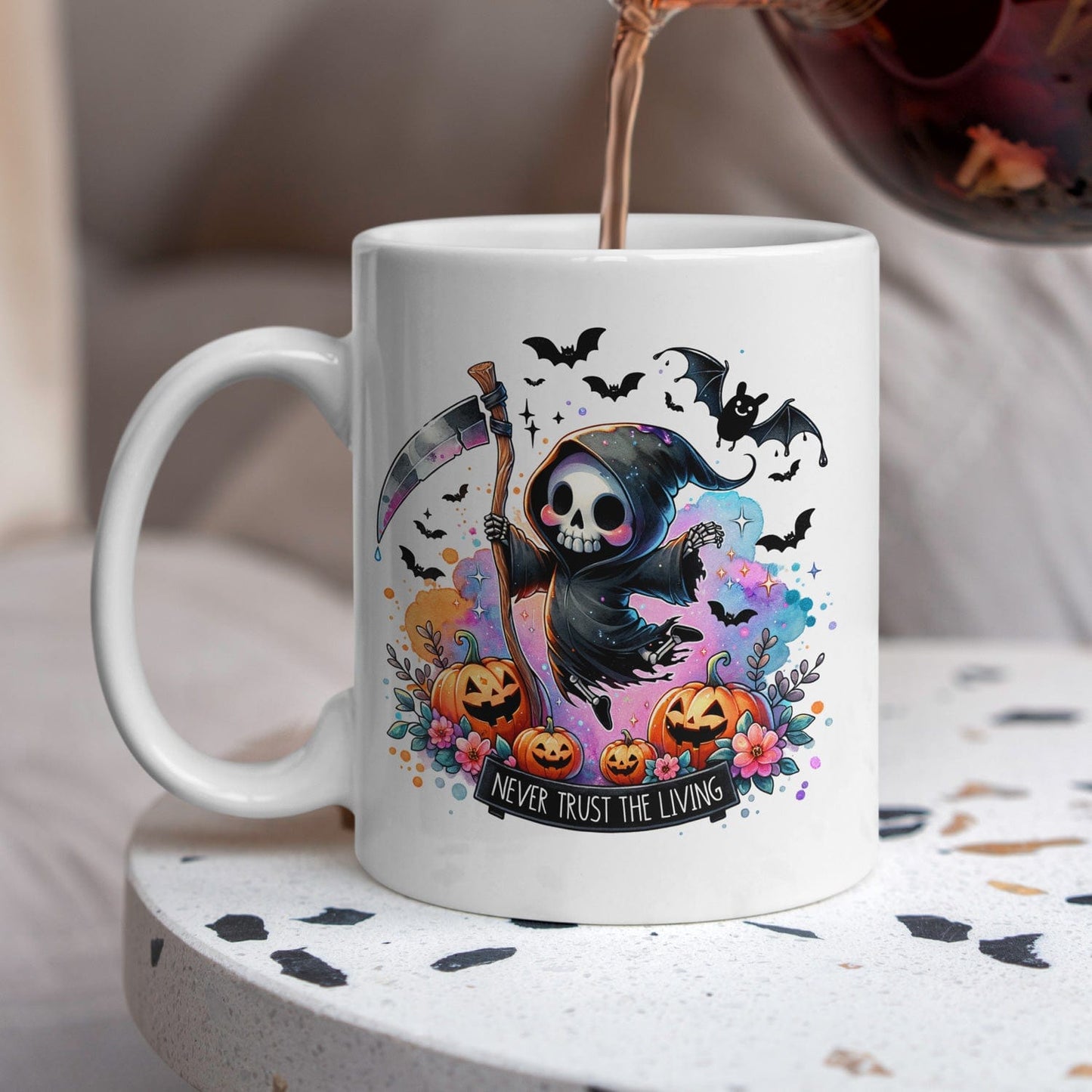 Keramische Mok 325 ml met Reaper en Tekst "Never Trust the Living"
