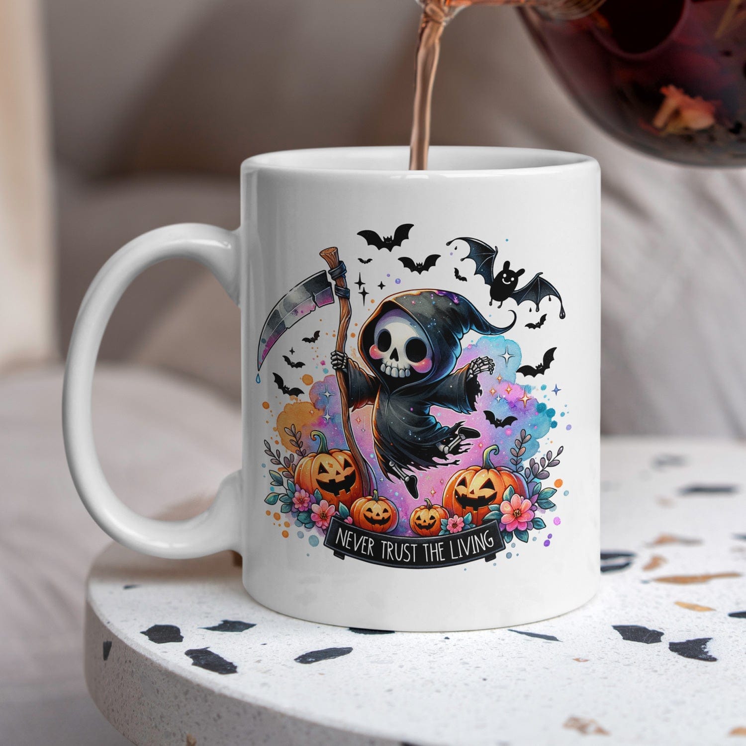 Keramische Mok 325 ml met Reaper en Tekst "Never Trust the Living"