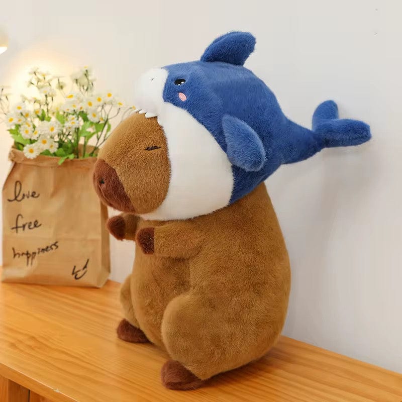 Mijn winkel Capybara Knuffel 35 cm met Afneembaar Haaienmutsje
