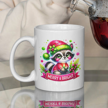 Mijn winkel Merry & Bright Kerstmok 325ml – Kerst Koffiemok met Schattige Wasbeer Illustratie