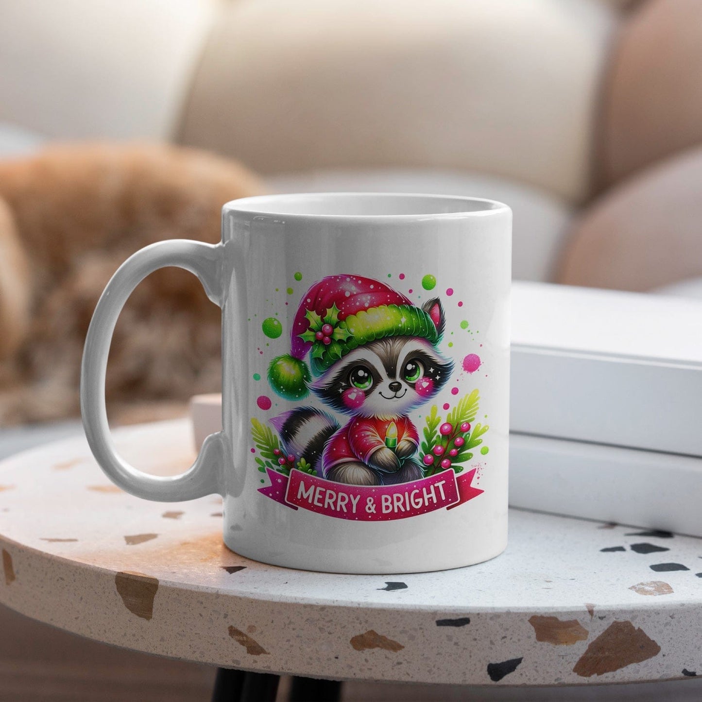 Mijn winkel Merry & Bright Kerstmok 325ml – Kerst Koffiemok met Schattige Wasbeer Illustratie